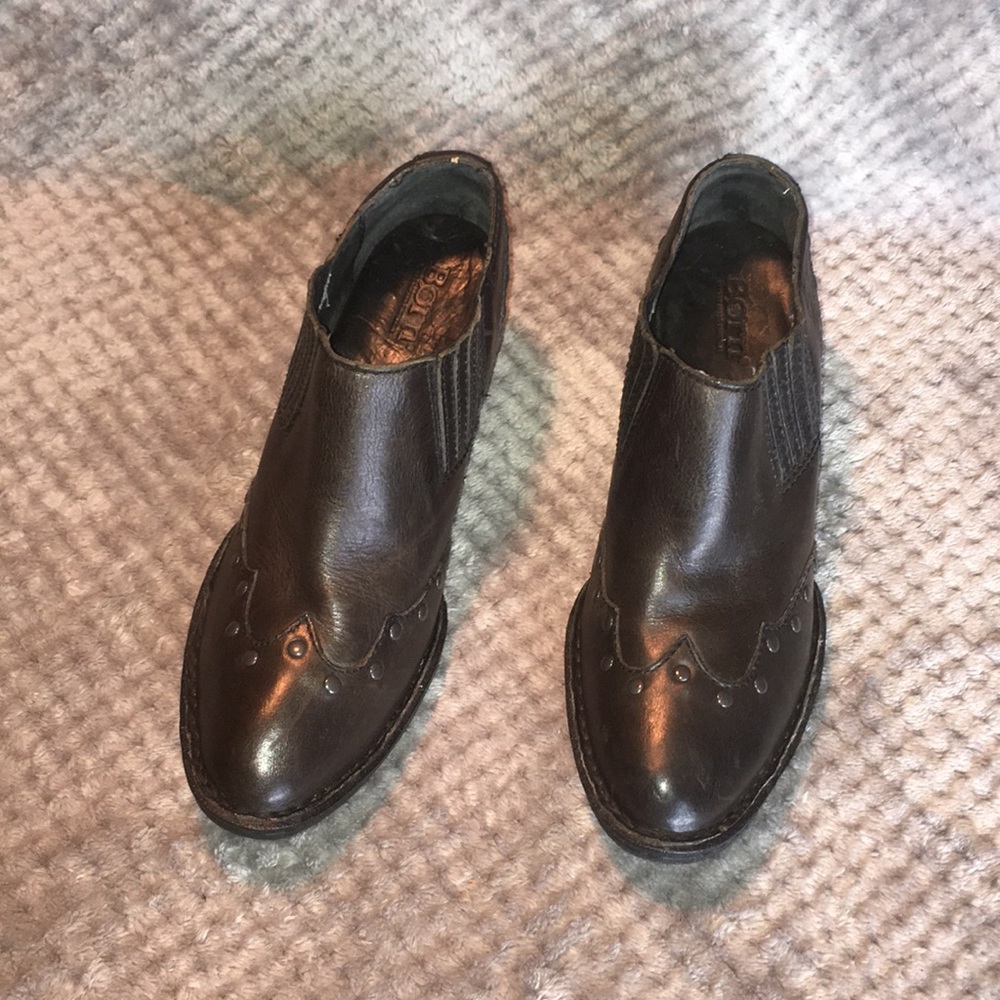 Born Low Chelsea Boots Bronze Studed Wingtip Sz 6